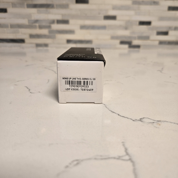 IL MAKIAGE 'Woke Up Like This' Foundation - Series 120 - Picture 7 of 7